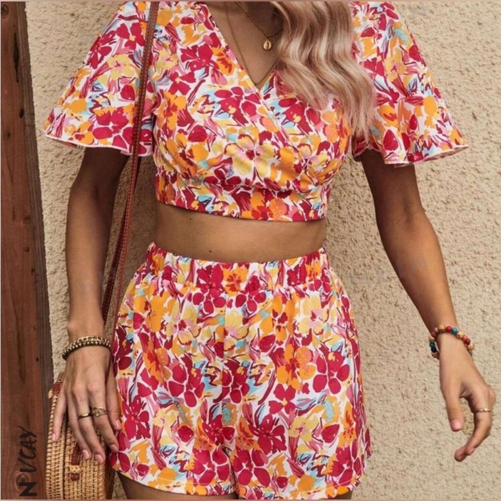 Floral 2 piece outfit crop top high waisted shorts romantic women’s size smal